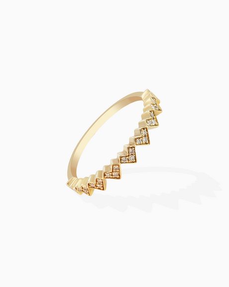 18K Gold Round Brilliant Diamond Charming Solitaire Ring