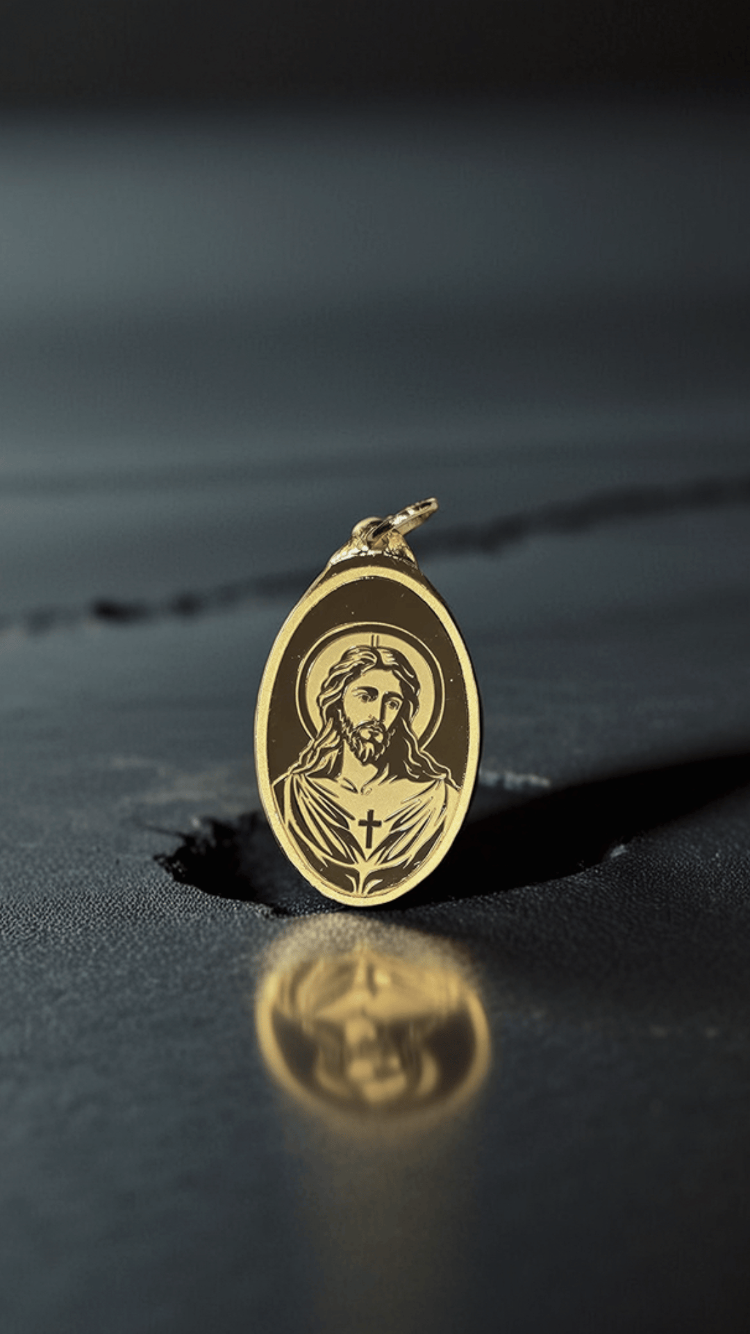 2.5 Grams Gold Pendant 24K – (JESUS) Design