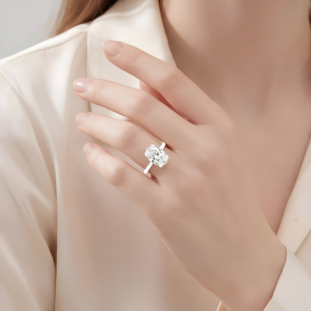 4ct Oval Lab-Grown Diamond Solitaire Ring – 18k Gold