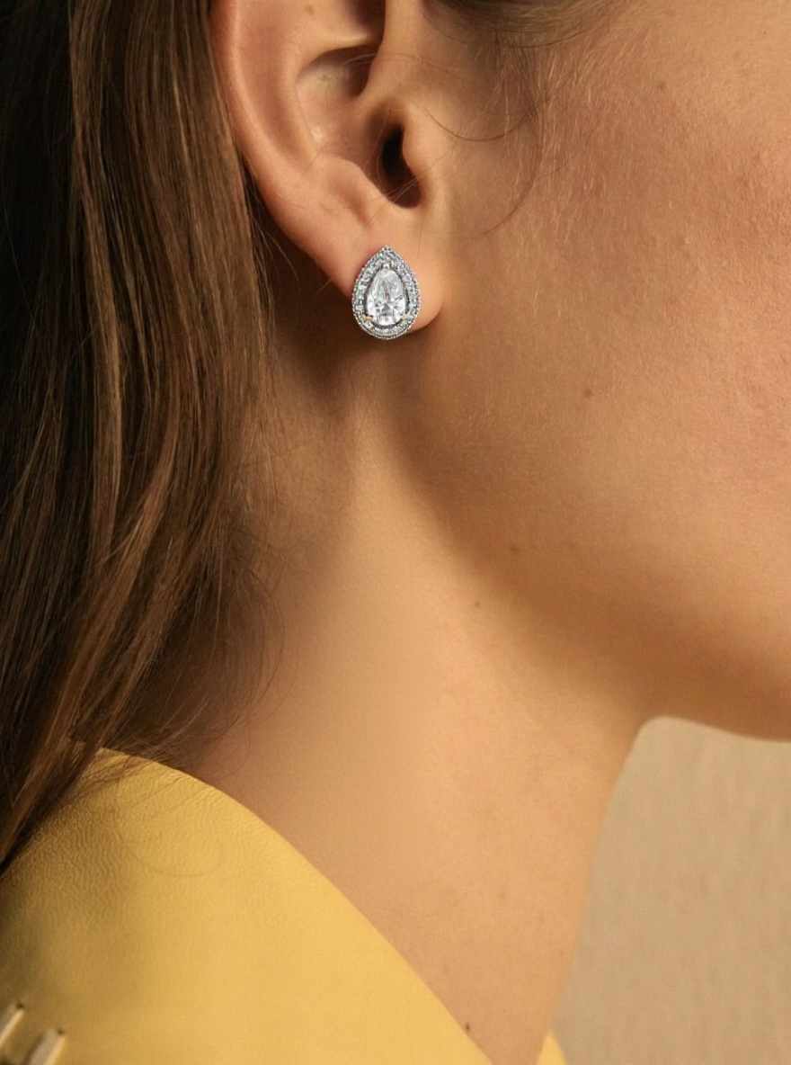 The Pear Halo Diamond Earrings (1.27ctw) – 18k Gold